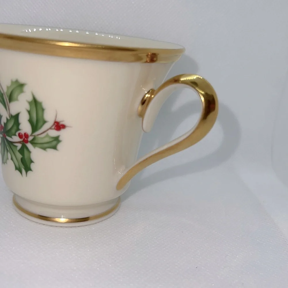 LENOX HOLIDAY FOOTED TEACUP AND SAUCER VINTAGE CHINA HOLLY & BERRIES